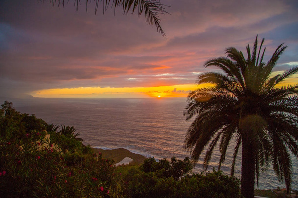 Breathtaking ocean sunset view on Tenerife - Foto, immagini