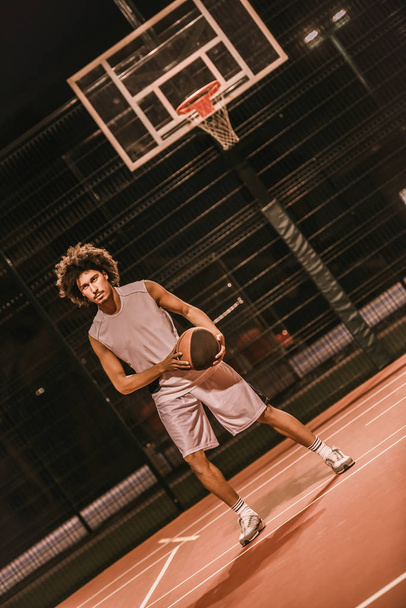 Attractive basketball player - Foto, imagen