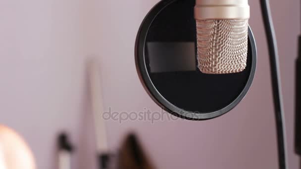 Stüdyo mikrofon kayıt stüdyosu yakın bakış - Video, Çekim