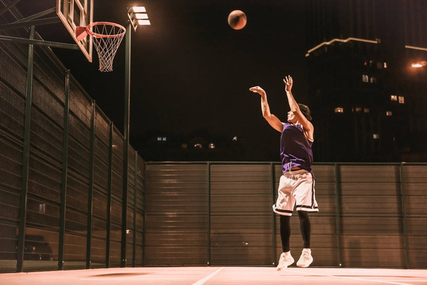 Joueur de basket élégant
 - Photo, image