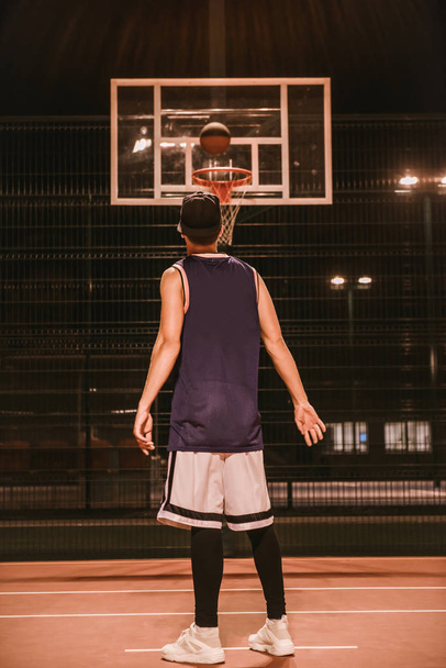 Stilvoller Basketballspieler - Foto, Bild