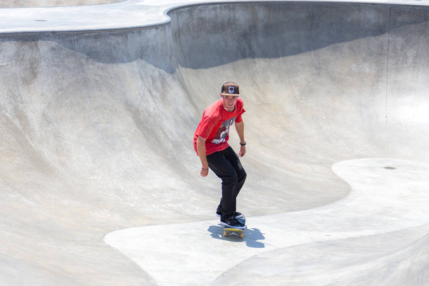 VENICE, UNITED STATES - MAY 21, 2015: Venice Beach, Skaters in Skatepark , California. Venice Beach is one of most popular beaches of LA County. - 写真・画像