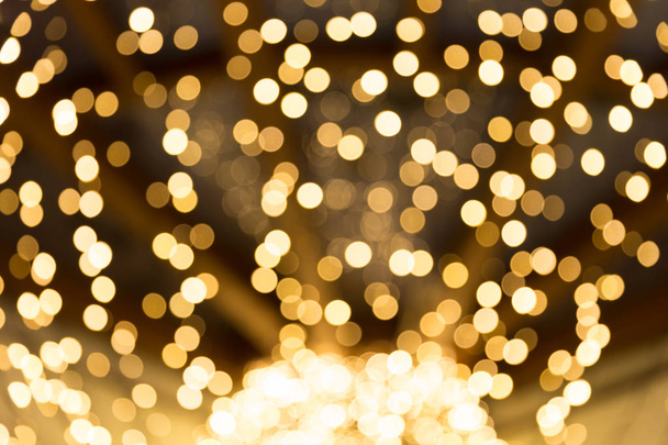 Bokeh odaklı ışıklarla altın soyut arkaplan - Fotoğraf, Görsel