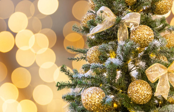 Χριστουγεννιάτικο δέντρο διακόσμηση στο εμπορικό κέντρο - Φωτογραφία, εικόνα