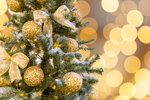 Χριστουγεννιάτικο δέντρο διακόσμηση στο εμπορικό κέντρο - Φωτογραφία, εικόνα