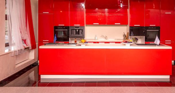 Modern fényes piros konyha - Fotó, kép