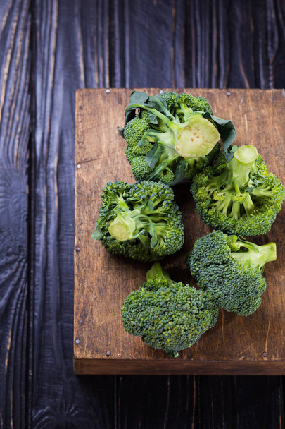 fresh raw broccoli - Foto, imagen