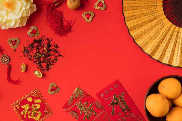 chinese decorations and tangerines - Foto, afbeelding