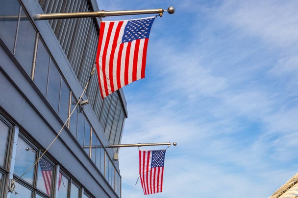 Американські прапори на Емпайр-Стейт-Білдінг - Фото, зображення