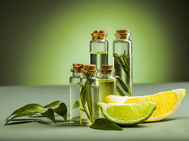 The essential oil of lime oil - Valokuva, kuva