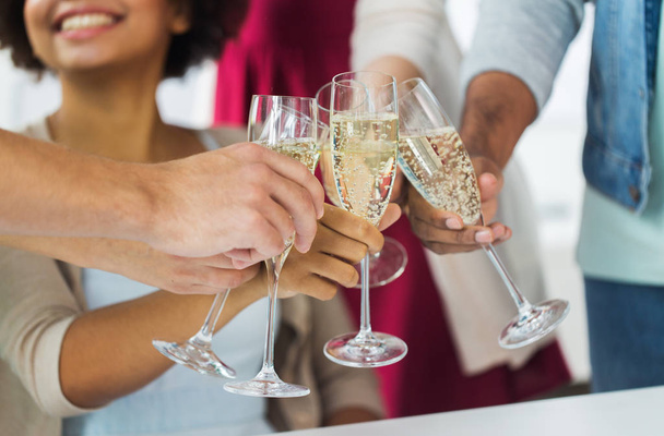 friends clinking glasses of champagne at party - Foto, Bild