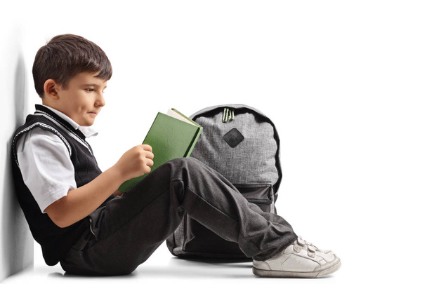 Little schoolboy reading a book - Fotoğraf, Görsel