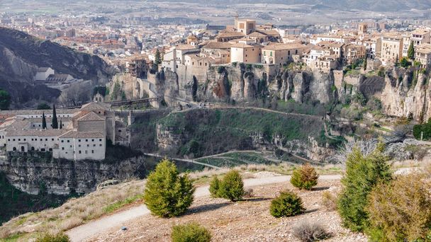 Cuenca eski şehir ve nehir ile Kanyon - Fotoğraf, Görsel