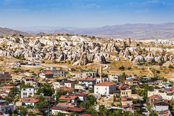 Vista panoramica della città di Goreme in Cappadocia, Turchia
 - Foto, immagini