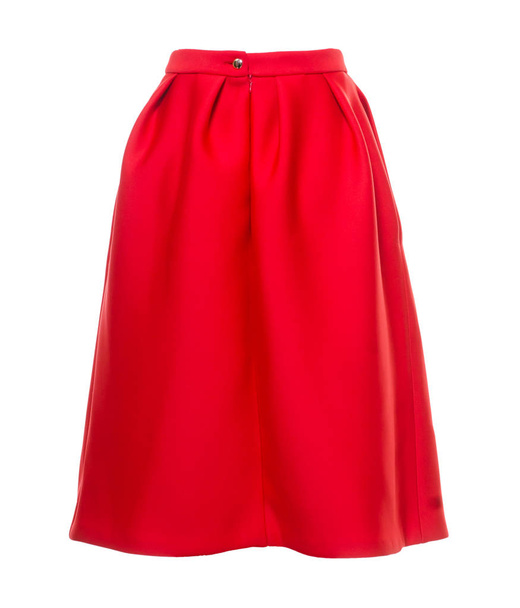 красная длинная юбка на белом фоне
 - Фото, изображение