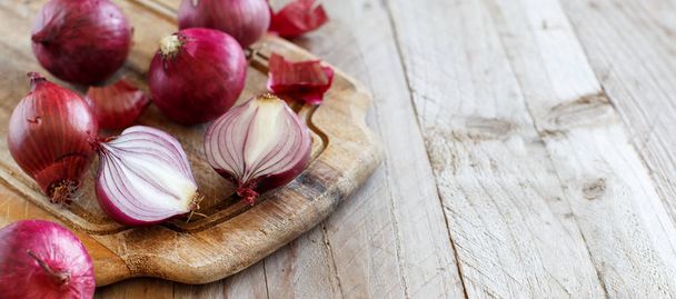 Red onions with a knife - Photo, Image