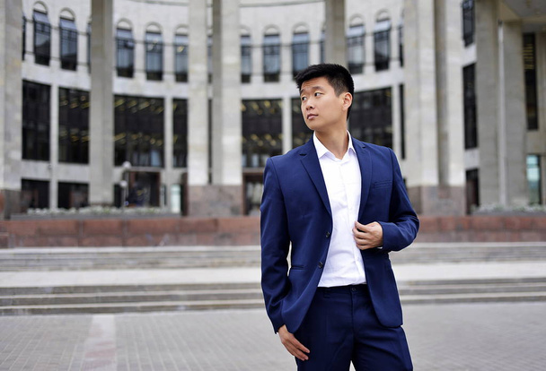young male businessman in suit - Zdjęcie, obraz