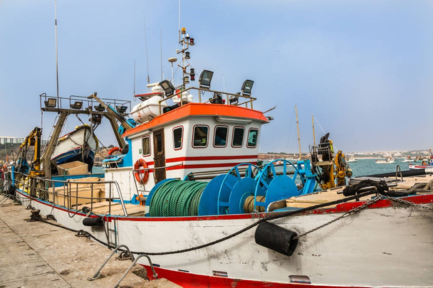 Τα αλιευτικά σκάφη για το λιμάνι της Sagres στο νοτιοδυτικό Ακρωτήριο της ευρώ - Φωτογραφία, εικόνα