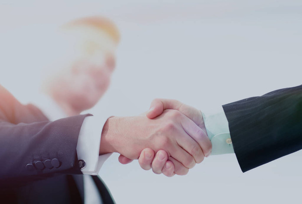 Концепция успеха в бизнесе - рукопожатие партнеров
 - Фото, изображение