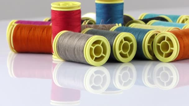 Barevné tkaniny textilní materiál rohlíky - Záběry, video