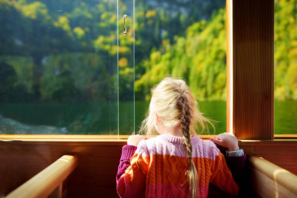 little girl enjoying view of Konigssee - 写真・画像