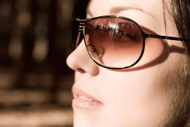 Femme en lunettes de soleil portrait
 - Photo, image