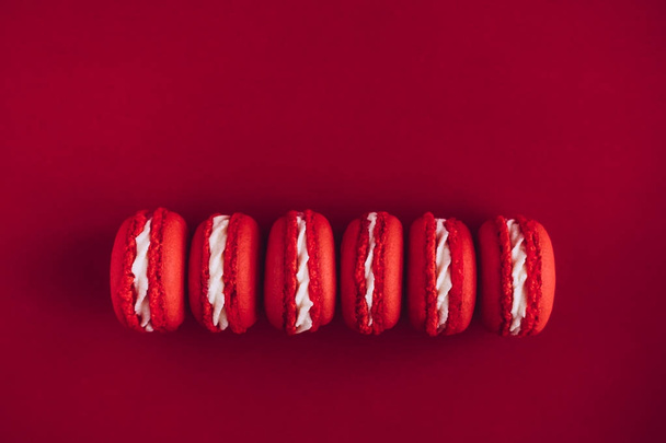 Macarons sur le même fond coloré
 - Photo, image