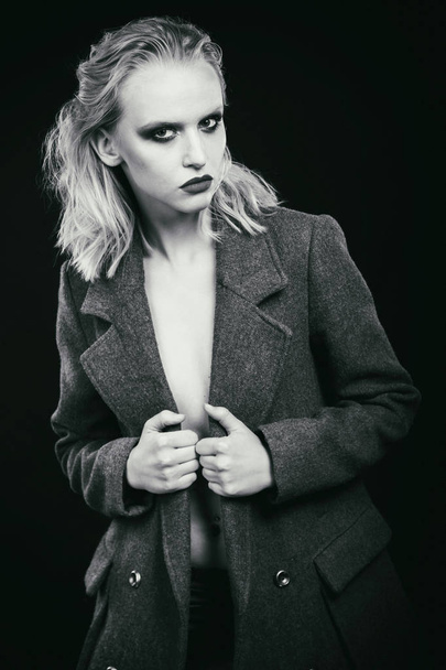 stylish blonde in coat. fashion photo - Foto, imagen