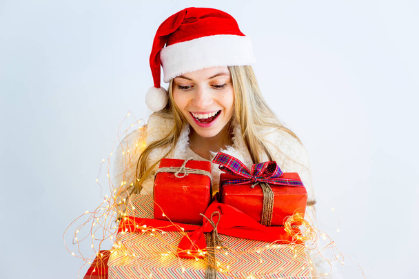 Girl with christmas gift - Foto, immagini