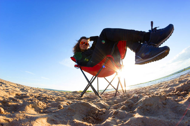 young arrogant woman sit on the beach chair - Foto, Imagen