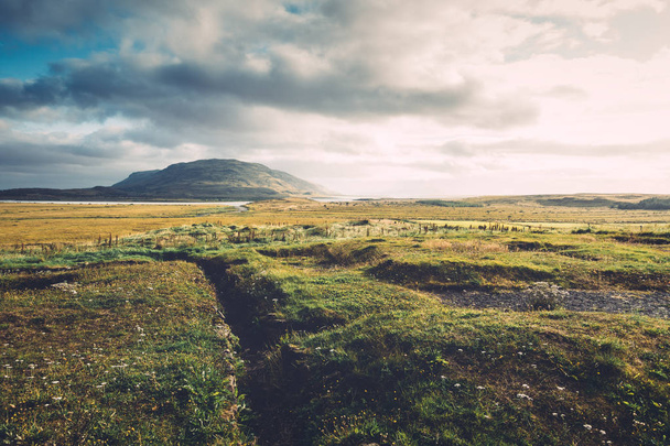 Isländische Landschaft vom Sonnenlicht erleuchtet - Foto, Bild
