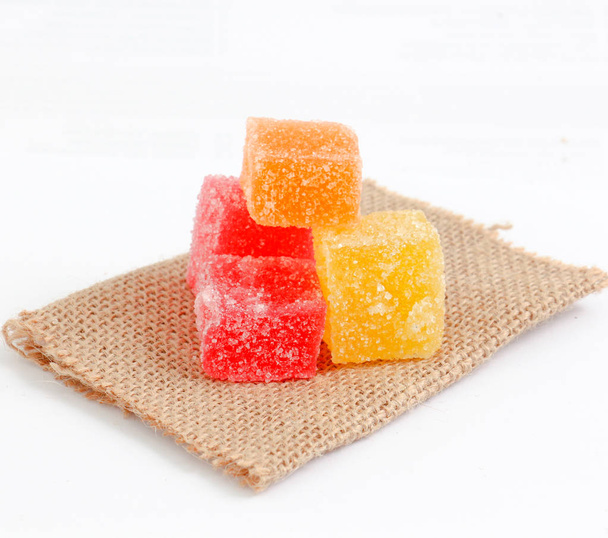 Цветной Sweet.pl лежит на небольшой джутовой сумке
 - Фото, изображение