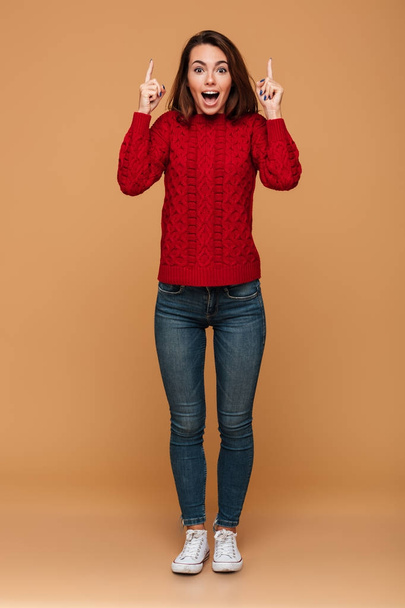 Shocked caucasian woman dressed in sweater - Fotoğraf, Görsel