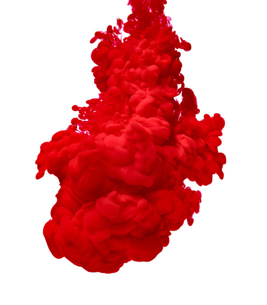 Suyun içine dökülen kırmızı renk boya - Fotoğraf, Görsel