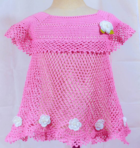 Vestido de bebê de malha rosa
 - Foto, Imagem
