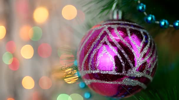 Fialové ozdoby na vánoční stromeček - Záběry, video
