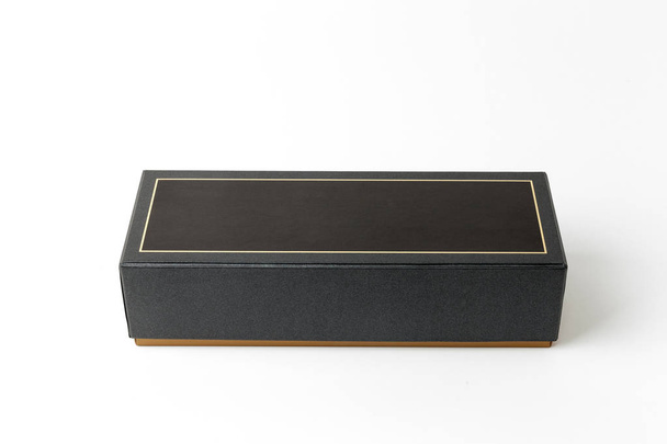 caja de cartón negro
 - Foto, imagen