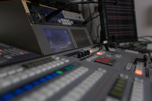 Transmissão de vídeo estúdio e mixer switcher de áudio
 - Foto, Imagem