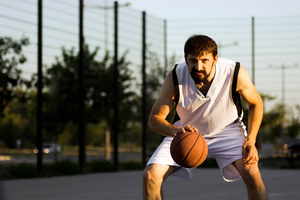 playing basketball player - Foto, imagen