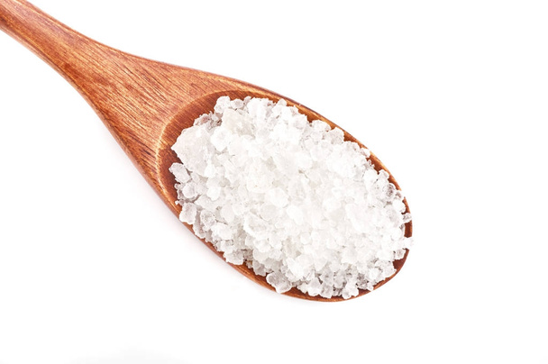грубая морская соль на белом фоне
 - Фото, изображение