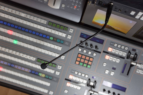 Broadcast studio audio és video switcher mixer - Fotó, kép
