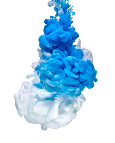 blauw-witte verf in water - Foto, afbeelding