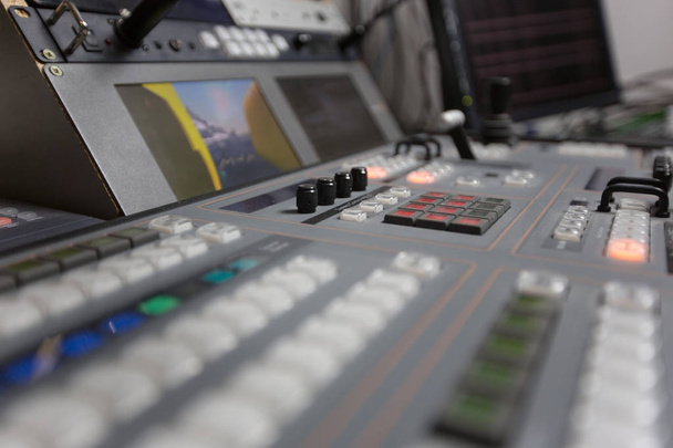 Broadcast studio mixer video e audio switcher
 - Foto, immagini