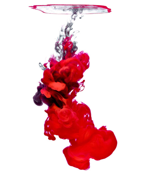 pintura negra roja en agua - Foto, Imagen