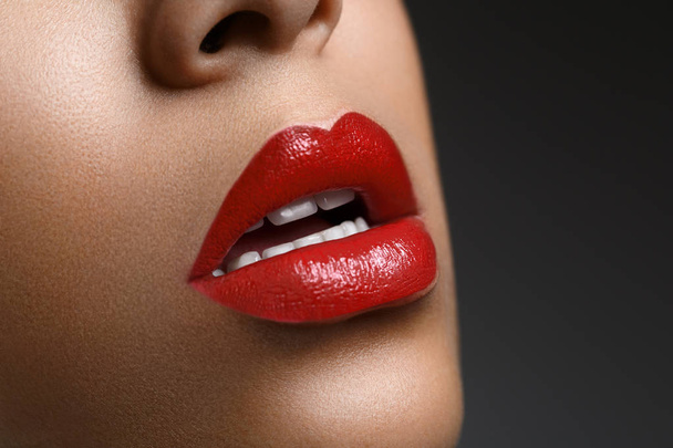 美しい女性の唇のクローズ アップ - 写真・画像