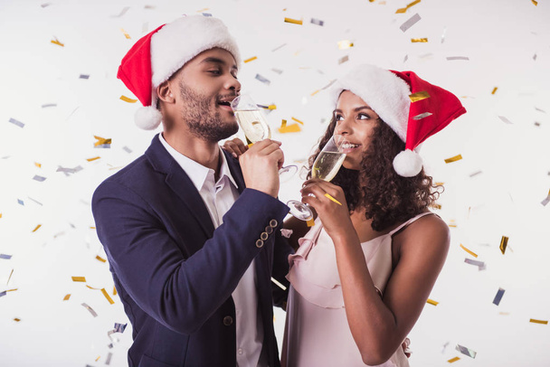 Casal com humor de Ano Novo
 - Foto, Imagem