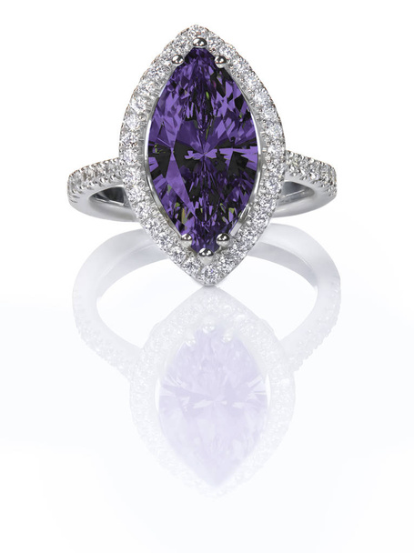Paarse Amethist prachtige diamanten verlovingsring. Edelsteen Marquise cut omgeven door een halo van diamanten. - Foto, afbeelding