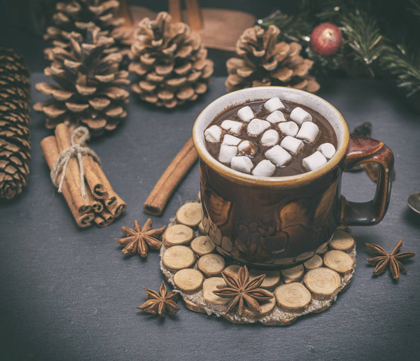 hot chocolate in a brown mug - Foto, Imagen