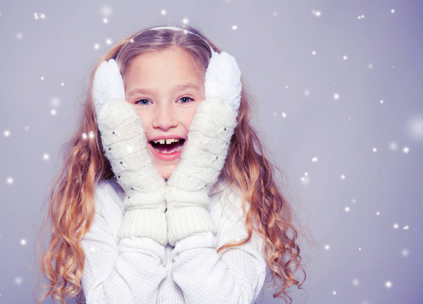 Surprised Girl in winter clothes - Photo, Image
