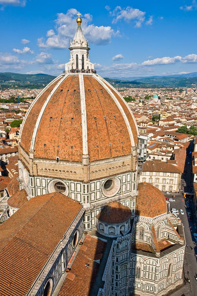 Aerial closeup of Duomo Basilica di Santa Maria del Fiore - Florence, Tuscany, Italy - 写真・画像